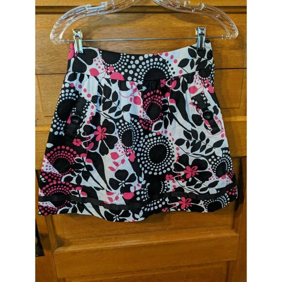 2 Hip by Wrapper Junior Size 12 Skirt Black PInk White Floral - Picture 1 of 5